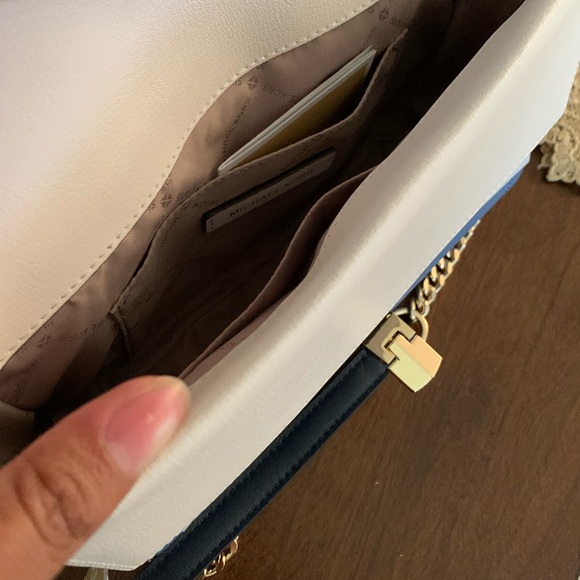 New Mk kinsley medium shoulder 🦋 - Picture 12 of 14